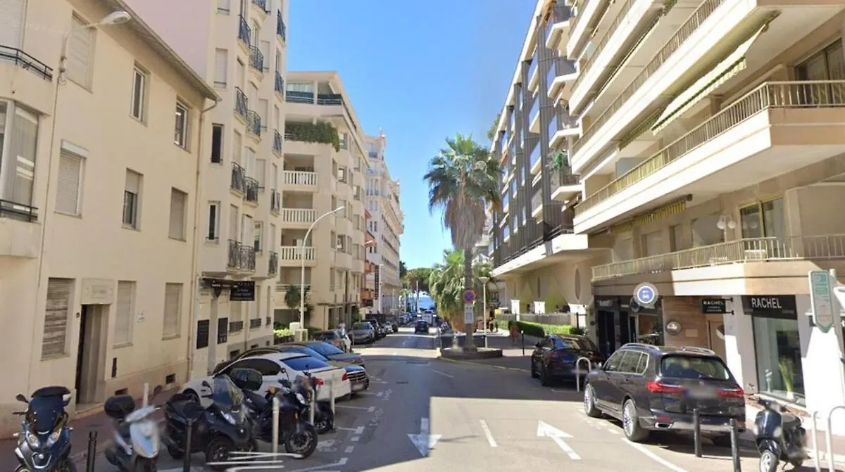 Cannes Banana Apartment 0*,